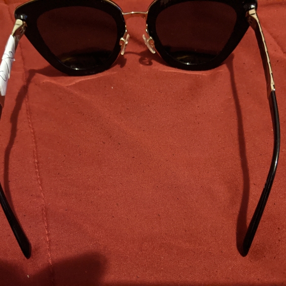 Chanel sunglasses - Picture 4 of 4